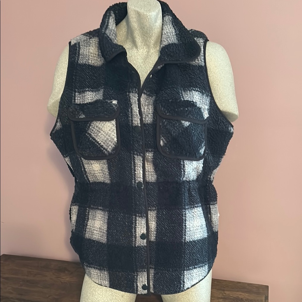 Reversible Plaid Black and White Women's Vest